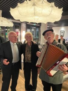 8 Honorarkonsul und Musiker