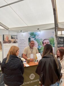 und informiert ausführlich